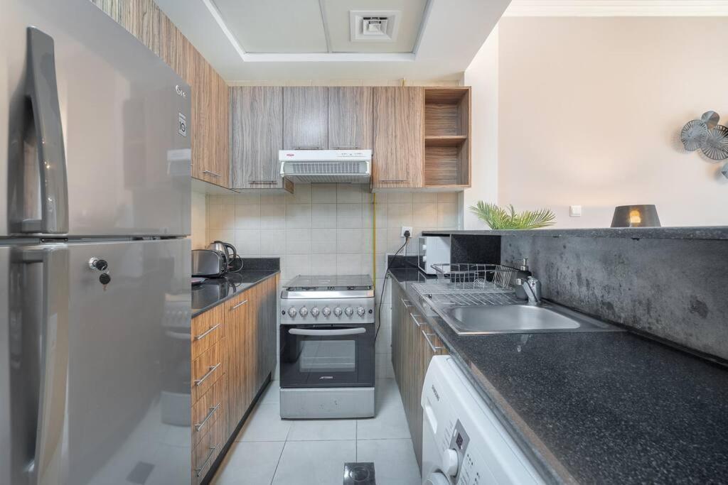 Apartment Awesome Studio Close To Everything Downtown! Dubai